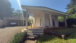 Casa com 03 dormitórios, sendo 01 suíte no bairro Rondônia