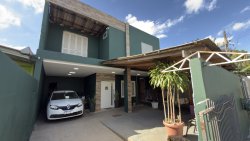 Casa com 02 dormitórios no bairro Lomba Grande