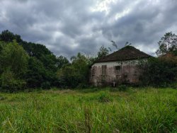 Terreno com casa em Lomba Grande