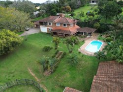 Sítio com 5.500m² na região central de Lomba Grande