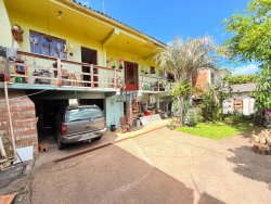 Casa com 03 dormitórios no bairro Guarani