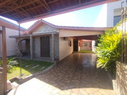 Casa com 04 dormitórios no bairro Jardim Mauá