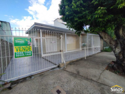 Casa com 03 dormitórios no bairro Santo Afonso