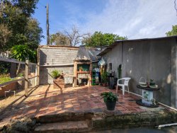 Casa com 01 dormitório no bairro Feitoria