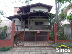 Casa com 04 dormitórios no bairro Ideal