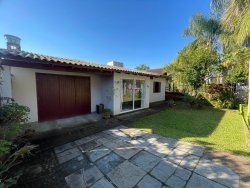 Casa com 02 dormitórios em Lomba Grande 