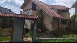 Sobrado com 03 dormitórios no bairro Ideal