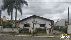 Casa com 03 dormitórios no bairro Vila Progresso