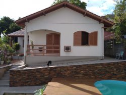 Bela casa com salão de festas 