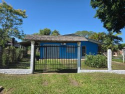 Terreno com 02 casas no bairro Lomba Grande