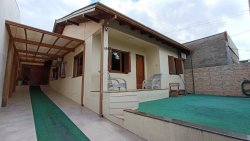 Casa com 03 dormitórios, sendo 01 suíte no bairro Rondônia 