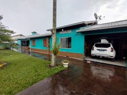 Casa com 03 dormitórios no bairro Arroio da Manteiga