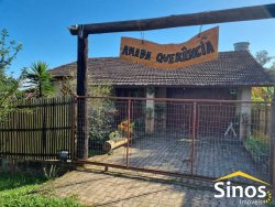Casa com 03 dormitórios em Lomba Grande