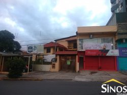 Casas com ponto comercial na Guia Lopes