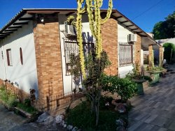 Casa com 03 dormitórios no bairro Santo Afonso