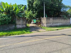 Terreno com construção no bairro Santo Afonso