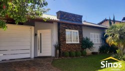 Casa com 03 dormitórios no bairro Jardim do Prado