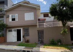 Casa com 03 dormitórios para locação no bairro Ideal