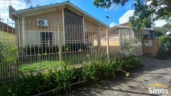 Casa mobiliada com 03 dormitórios no bairro Jardim América