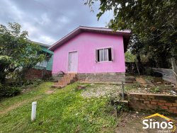 Casa com 02 dormitórios no bairro Lomba Grande