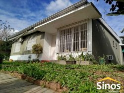 Casa com 03 dormitórios no bairro Ideal