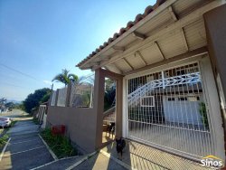 Casa com 03 dormitórios no bairro Feitoria