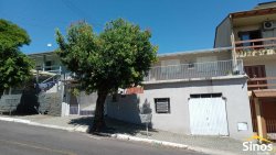 Casa de alvenaria com 03 dormitórios no bairro Canudos 