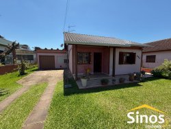Casa com 02 dormitórios no Centro  