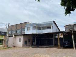 Sala comercial com 65m² no bairro Lomba Grande 
