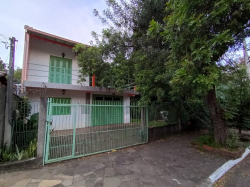 Casa com 02 dormitórios no bairro Jardim Mauá