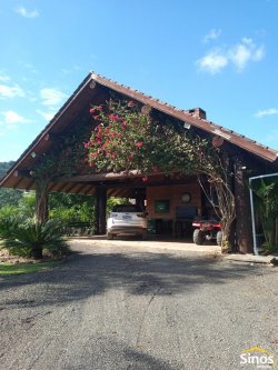 Casa com 03 suítes para locação no condomínio Country Village