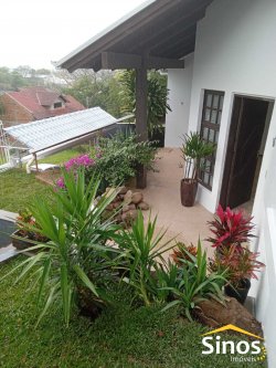 Casa com 03 dormitórios no bairro Feitoria