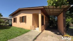 Casa com 02 dormitórios em Lomba Grande