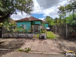 Casa com 02 dormitórios no bairro Ideal