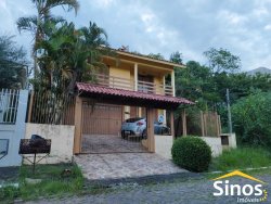 Sobrado com 03 dormitórios no bairro Jardim Mauá