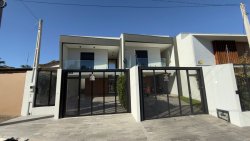 Sobrado com 03 suítes no bairro Jardim Mauá