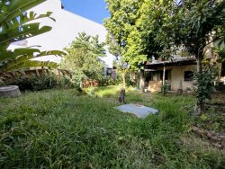 Terreno de esquina com construção no bairro Liberdade