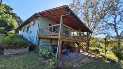 Sítio de 7.690m² com casa de 03 dormitórios no bairro Emancipação 