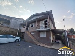 Casa com 03 dormitórios no bairro Vila Diehl