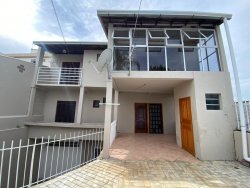 Casa com 03 dormitórios no bairro Santo Afonso