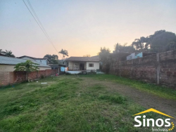 Terreno com construção no bairro Hamburgo Velho