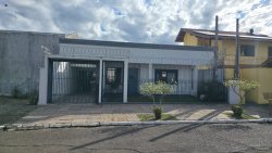 Casa com 03 dormitórios bairro Ouro Branco