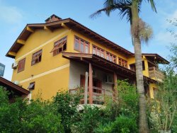 Casa com 03 dormitórios no bairro Ideal
