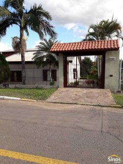 Casa com 03 dormitórios no bairro Liberdade