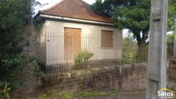 Terreno com casa antiga no bairro Hamburgo Velho