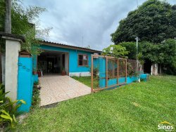 Casa com 02 dormitórios em Lomba Grande