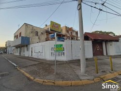 Terreno de esquina com 1.900m² com construção no bairro Ouro Branco