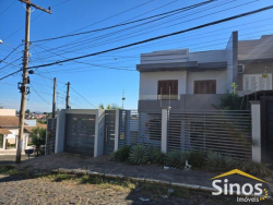 Casa de esquina com 03 dormitórios no bairro Encosta do Sol