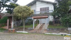 Casa com 04 dormitórios no bairro Ideal