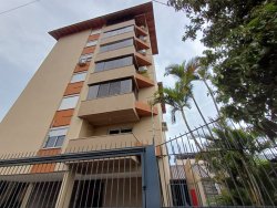 Apartamento com 02 dormitórios no Edifício Creta